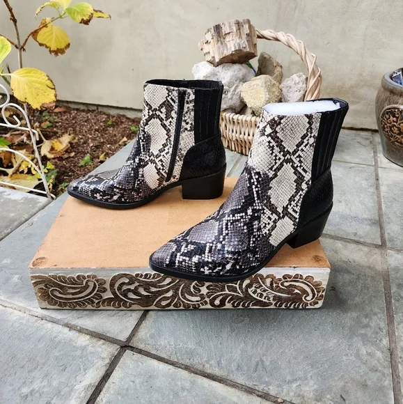 Edgy Chiv DV Dolce Vita Snake Embossed Booties - Picture 5 of 11